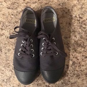 Bangs shoes, lightly used and comfortable.